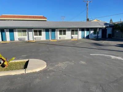 an empty parking lot in front of a building at La Casa Motel, Garden Grove - Anaheim in Garden Grove