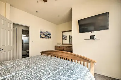 a bedroom with a bed and a flat screen tv at 5 Mi to Universal Studios Family Gem with Hot Tub! in Burbank