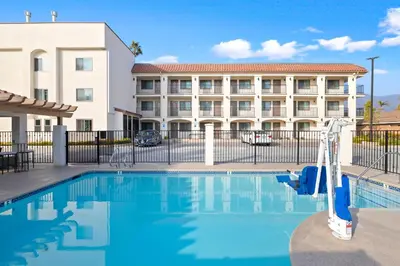 a swimming pool in front of a hotel at Hotel Huntington in Duarte