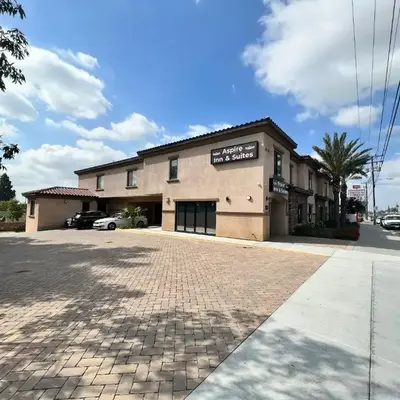 ASPIRE INN & SUITES Orange
