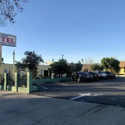 Deluxe Inn
