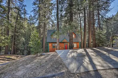 a house in the middle of the forest at Cozy Cabin about 3 Mi to Lake Arrowhead Village! in Lake Arrowhead