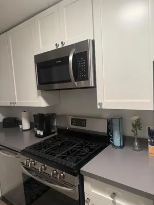 a kitchen with a stove and a microwave at Hollywood Prime Location Walk to Hollywood Attractions Free Parking in Los Angeles