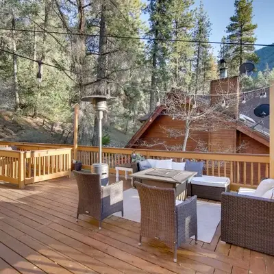 Peaceful and Idyllic Forest Cabin with Pool Table