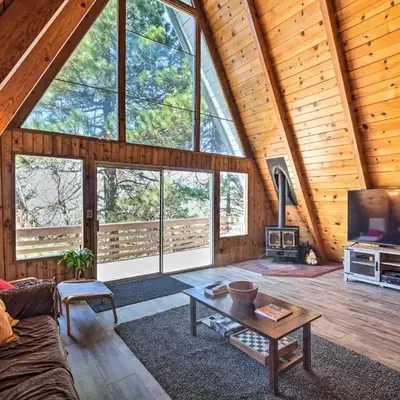 Running Springs Cabin with Large Deck and View!