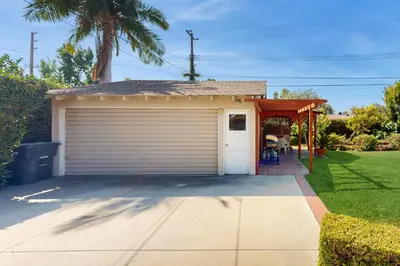Gallery image of Evening Oasis in Orange