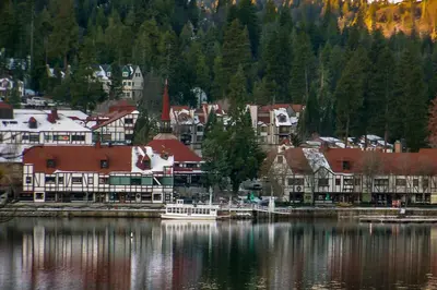 a town on the shore of a body of water at Tree-Top Getaway in Lake Arrowhead