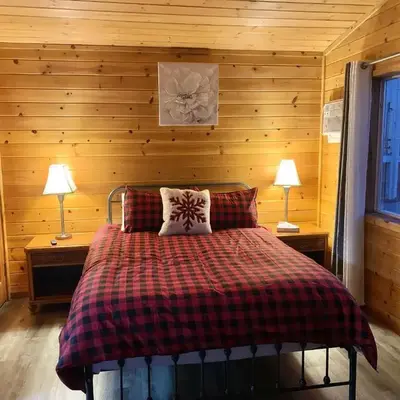 Cozy Lake-View Lodge Near Village