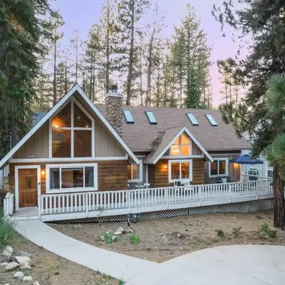 Hartwood by AvantStay Cozy Big Bear Abode w Spacious Deck Stone Fireplace