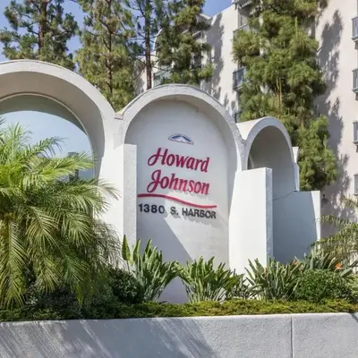 Howard Johnson by Wyndham Anaheim Hotel and Water Playground