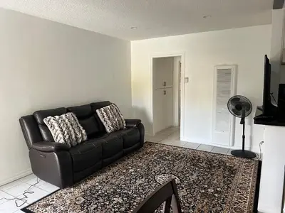 Gallery image of Lovely Berryman Ave Apartment #6 in Los Angeles