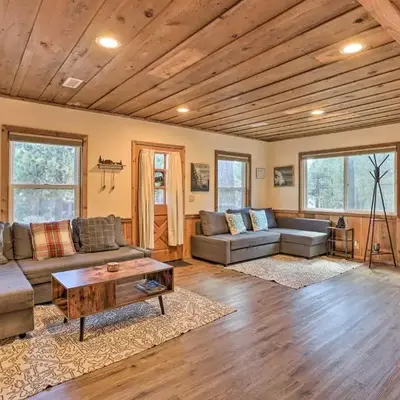 Walk to Big Bear Lake Cozy Cabin with Deck