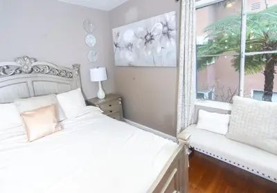 a bedroom with two beds and a window at Manuel Y Sonia-La casa de los Angeles in Long Beach
