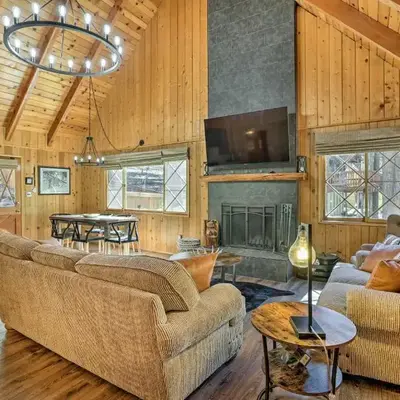 Modern Cabin with Hot Tub Ski and Hike Big Bear!