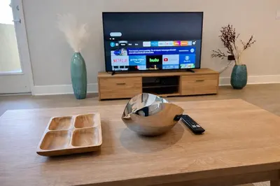 a living room with a coffee table and a television at Luxury 2 Bedrooms 2 Bathrooms With Pool and Gym in Los Angeles