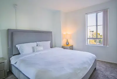 a white bedroom with a large bed and a window at Luxury 2 Bedroom 2 Bathroom Residence Great View in Los Angeles