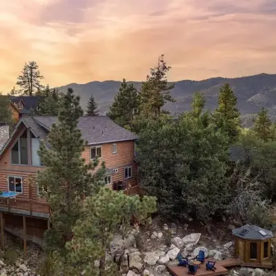 Tanglewood by AvantStay 10mins to Bear Mountain Contemporary Hillside Cabin