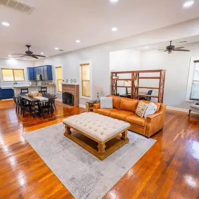 Downtown 3 bed newly renovated with amenities.