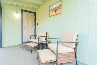 two chairs and a table in a room at Stylish 2B2B country style house in Glendora