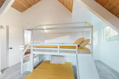 a bunk bed room with two bunk beds in a house at Saint Bernard Beauty in Lake Arrowhead