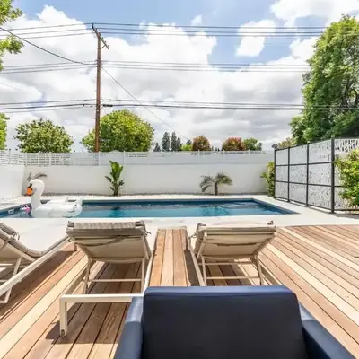 New luxury entertaining house with Pool Spa Sauna Tesla charger Pets