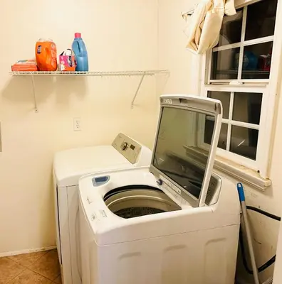 a washer and dryer in a room at Los Angeles Home Located in Beautiful Pasadena in Pasadena