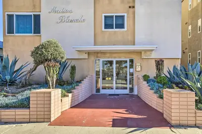 a entrance to a building with a glass door at 1 Mi to SoFi! Convenient Inglewood Condo in Inglewood