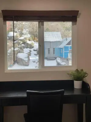 Gallery image of Modern hilltop cabin, 3 miles from Snow Valley in Arrowbear Lake