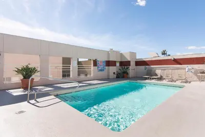 Gallery image of 2BR w Gym Pool in central Hollywood nr WeHo LAX-67 in Los Angeles